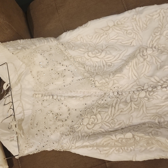 Ivory Strapless Wedding Dress - Picture 4 of 10